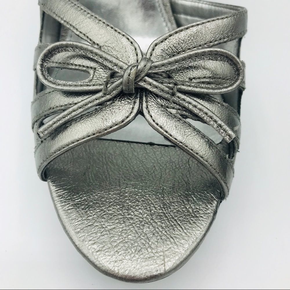 NEW CALVIN KLEIN SILVER LEATHER SLINGBACKS - Picture 10 of 10